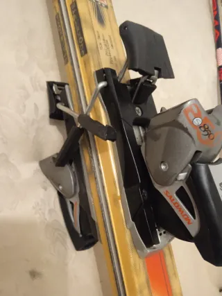 Esquís Dynastar con fijaciones Salomon