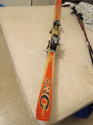 Esquís Dynastar con fijaciones Salomon
