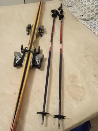 Esquís Dynastar con fijaciones Salomon