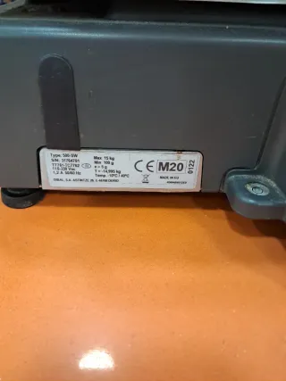 Báscula digital semi nueva