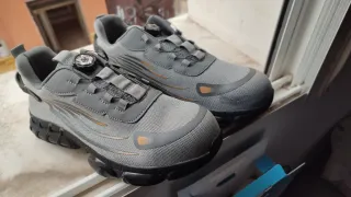 Zapatillas de trabajo grises y negras