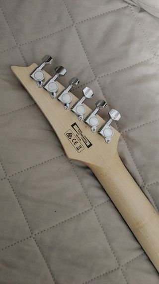 Guitarrra, amplificador,soporte, funda, puas