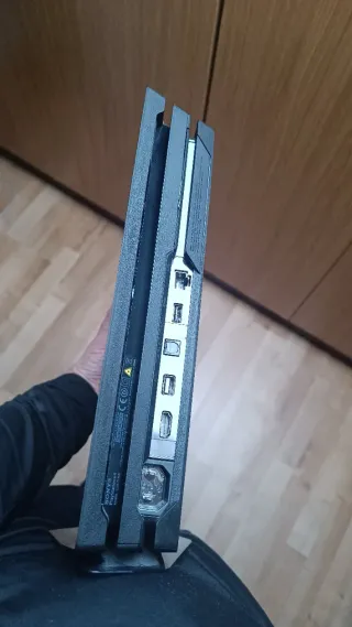 PS4 Pro Negra con Mando y Accesorios