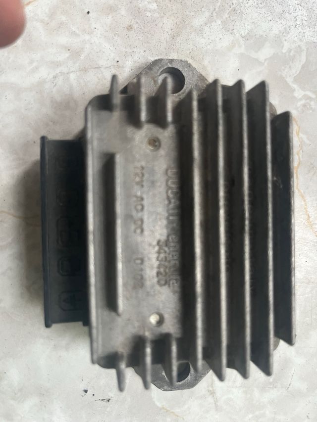 Regulador Ducati 12V AC-DC