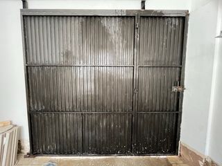 Puerta de garaje metálica