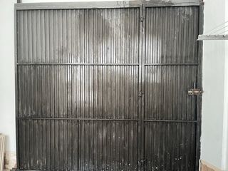 Puerta de garaje metálica