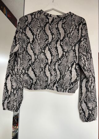 Jersey estampado serpiente