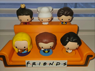 Expositor Friends para figuras Kinder Joy