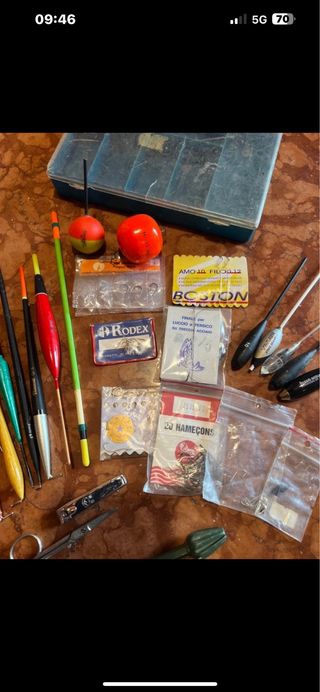 Set pesca sportiva galleggianti e accessori
