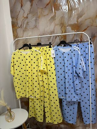 Conjunto lunares azul y amarillo