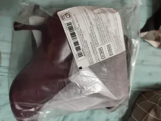 Botas tacón bajo burdeos de charol