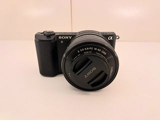 9262 DISPAROS Cámara Sony Alpha 5100 con caja