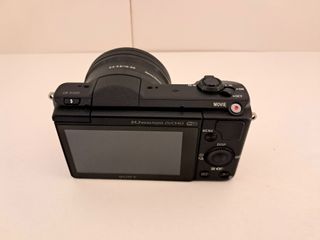 9262 DISPAROS Cámara Sony Alpha 5100 con caja