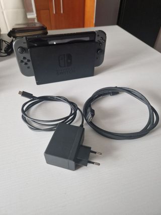 Nintendo Switch V1 + accessori + 2 giochi