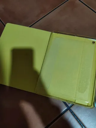 iPad Blanco hay q ponerle la placa base y funciona