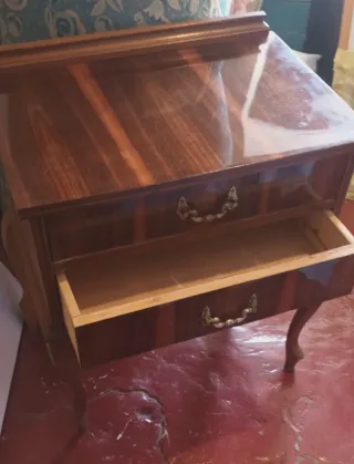 COMODA con ESPEJO Y MESILLA A JUEGO.