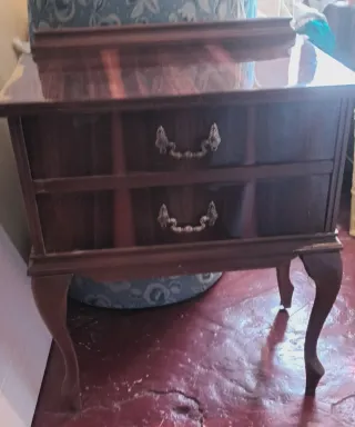 COMODA con ESPEJO Y MESILLA A JUEGO.