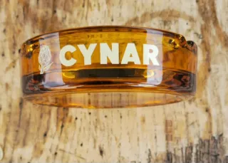 Cynar. Cenicero vintage