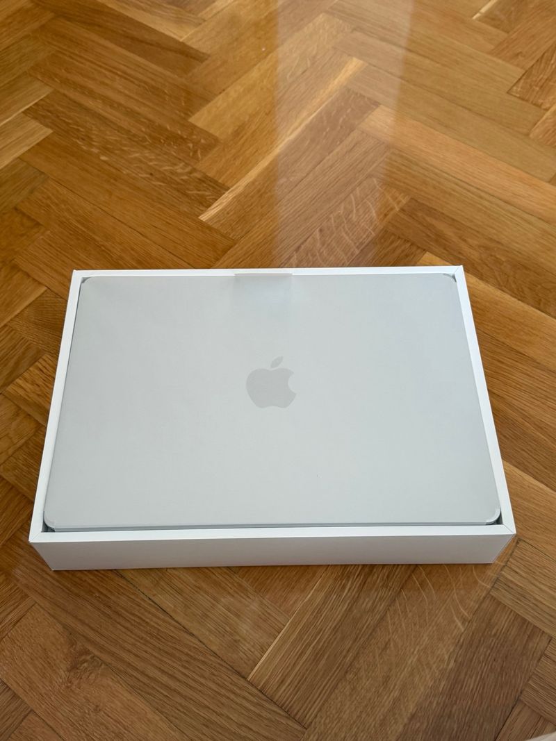 MacBook Air M3 16GB Plata