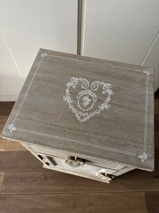 Mesita madera decorada