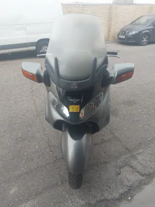 Suzuki Burgman 650 Gris