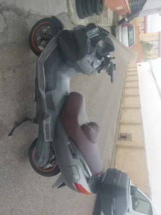 Suzuki Burgman 650 Gris