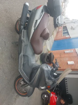 Suzuki Burgman 650 Gris