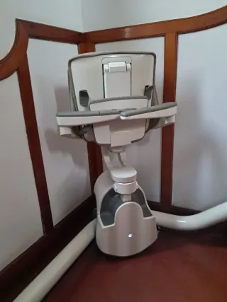 Silla salvaescaleras TKE adaptable a qualquier esc