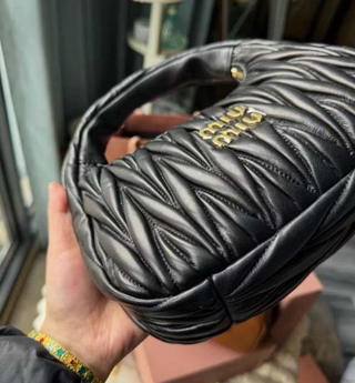 Bolso Miu Miu Wander pequeño negro