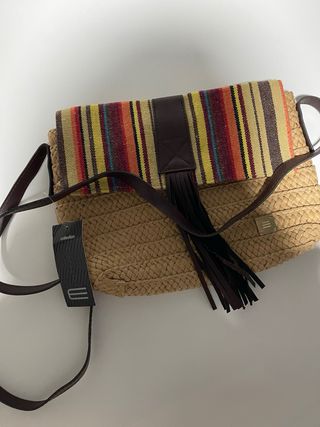 Bolso con flecos y rayas