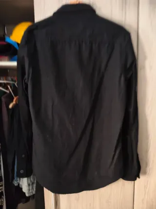 Camisa Negra Pull and Bear Talla S