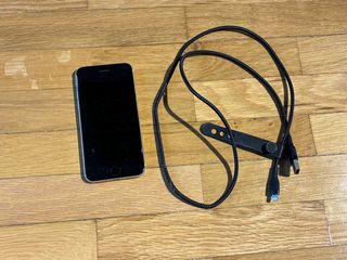 iPhone SE + Cable de carga USB