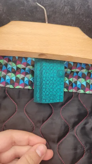 Abrigo estampado, turquesa y verde, botones varios