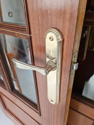 Puerta madera maciza con cristal marco