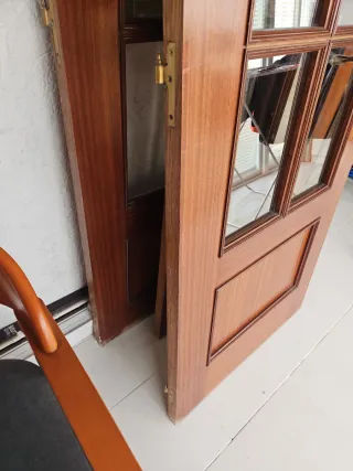 Puerta madera maciza con cristal marco