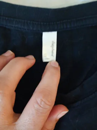 Camiseta Pokémon Negra y Naranja