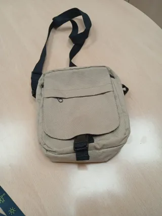 Mini bandolera hombre beige y negra