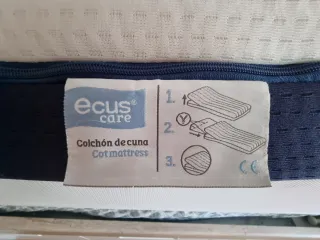 Cuna colecho de bebé blanca y madera con colchón