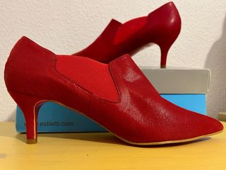 Estiletti rojos nuevos