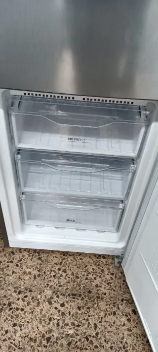 NEVERA COMBI INDESIT NO FROST ENERGÍA A+