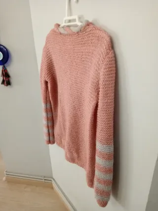 Jersey tejido a mano gris rosa brillante