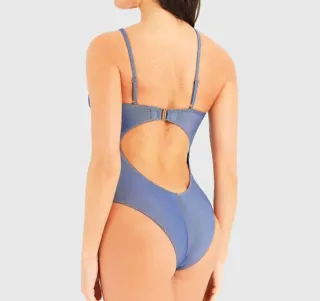 Bañador Yamamay azul con volantes