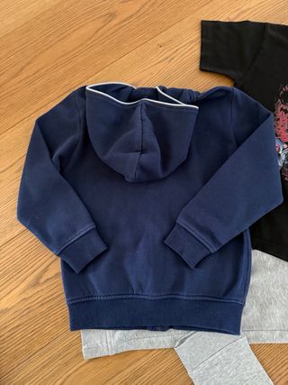 Set felpa, maglie e pantalone 6/7 anni