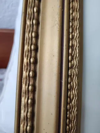 Marco de madera vintage dorado