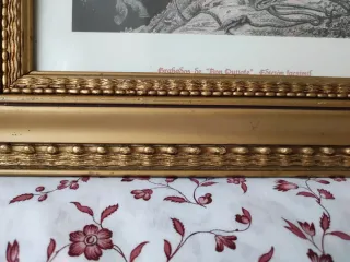 Marco de madera vintage dorado