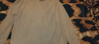 Blusa Liu Jo Beige con Adorno Dorado