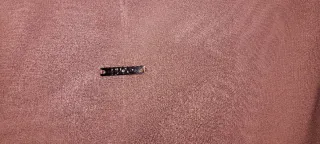 Blusa Liu Jo Beige con Adorno Dorado