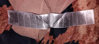 Blusa Liu Jo Beige con Adorno Dorado