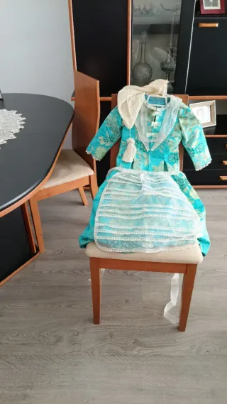 Bolso tejido gris y rosa con botones