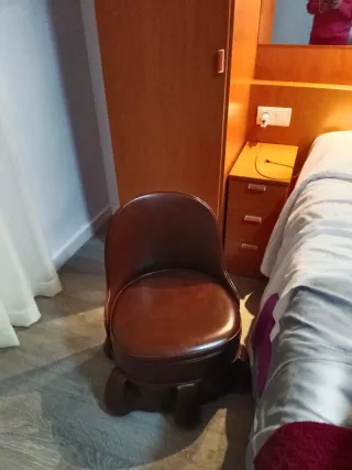 Bolso tejido gris y rosa con botones